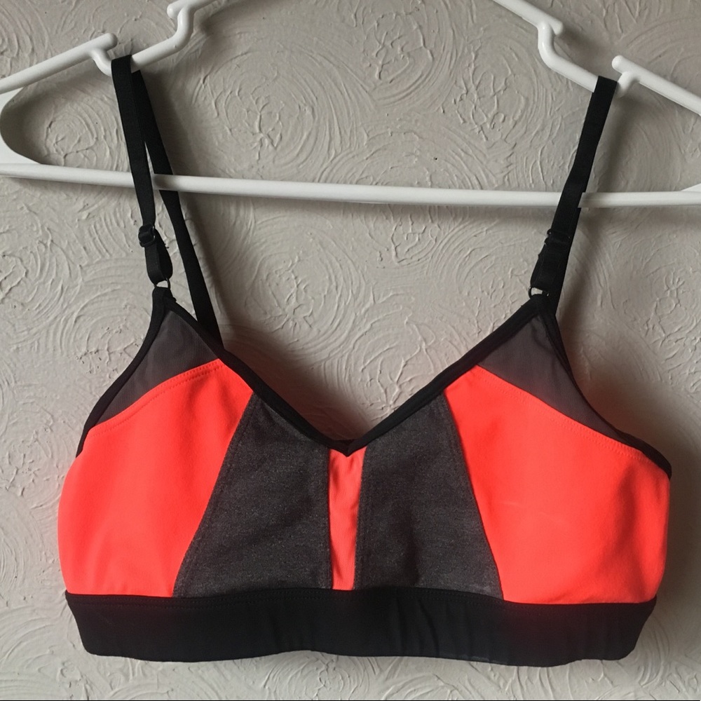 alo yoga sports bra